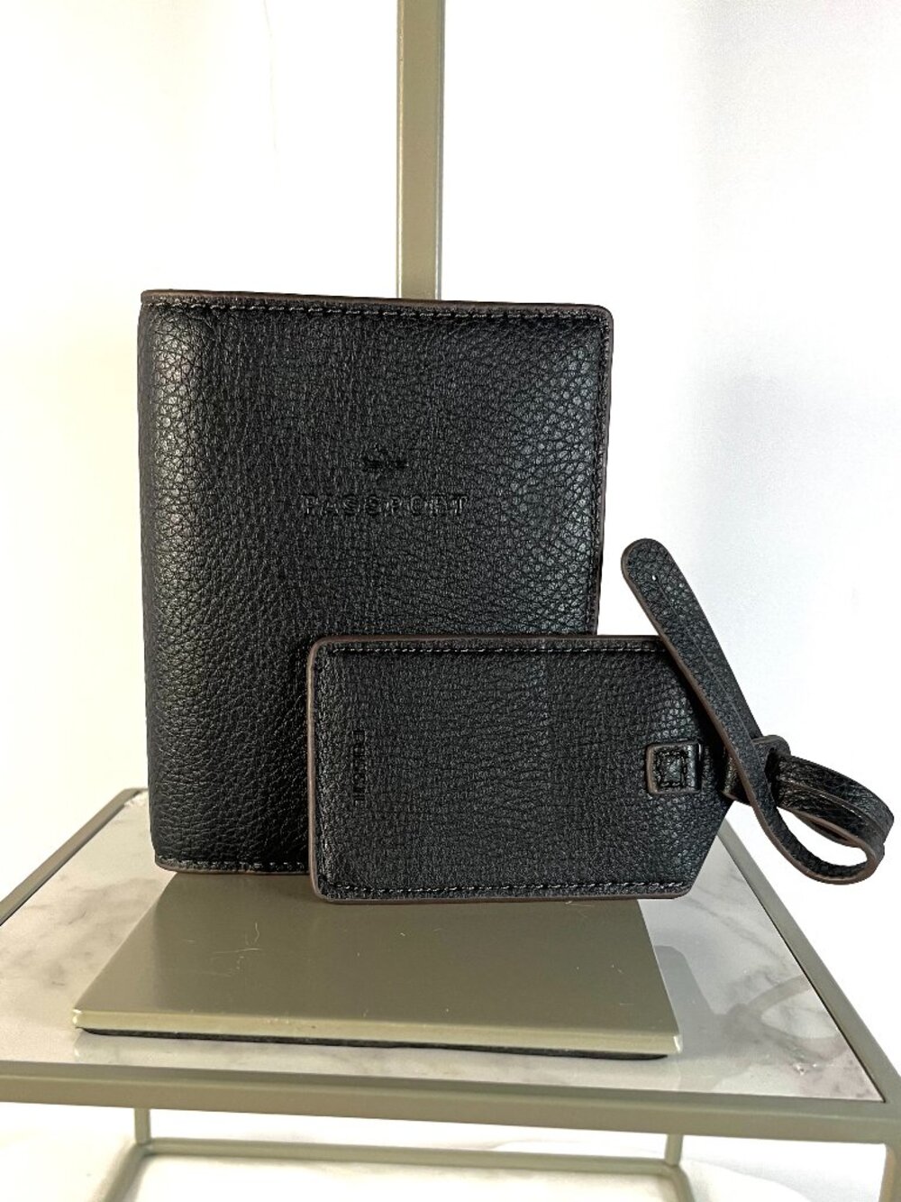 🖤 Fossil Black Leather Passport & Luggage Tag Set – Travel Ready